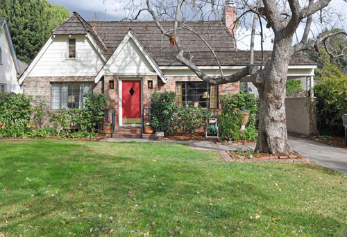 Pretty Pasadena home after curb appeal home staging